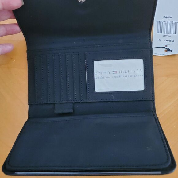 Tommy Hilfiger Ladies Tri Fold Wallet Black/Gray New - Picture 3 of 4